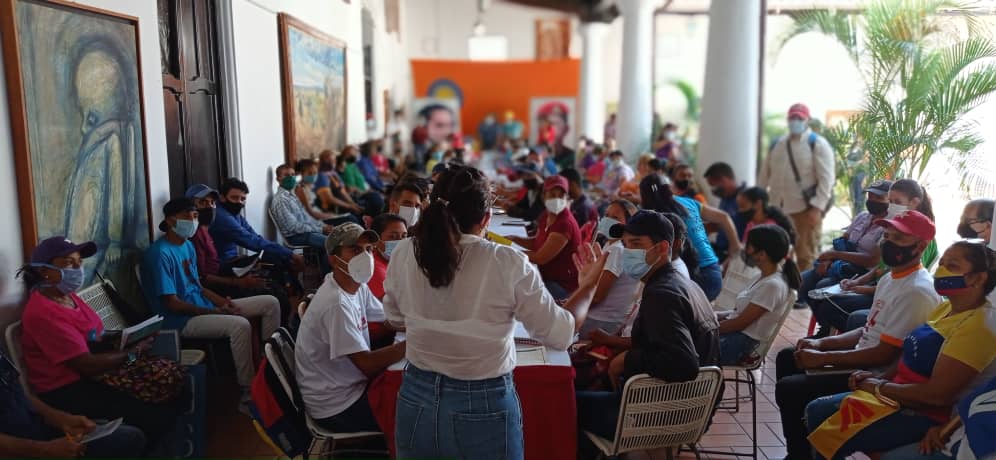 PartidoPSUV's tweet photo. Los Diferentes sectores del Congreso de los  Pueblos se reunieron con la gobernadora de Cojedes, Margaud Godoy,con equipos del PSUV y JPSUV para conversar sobre el proceso de actualización de registro y carnetizacion del carnet del PSUV #VictoriaBicentenaria #10Junio https://t.co/VQjhdlA3o2