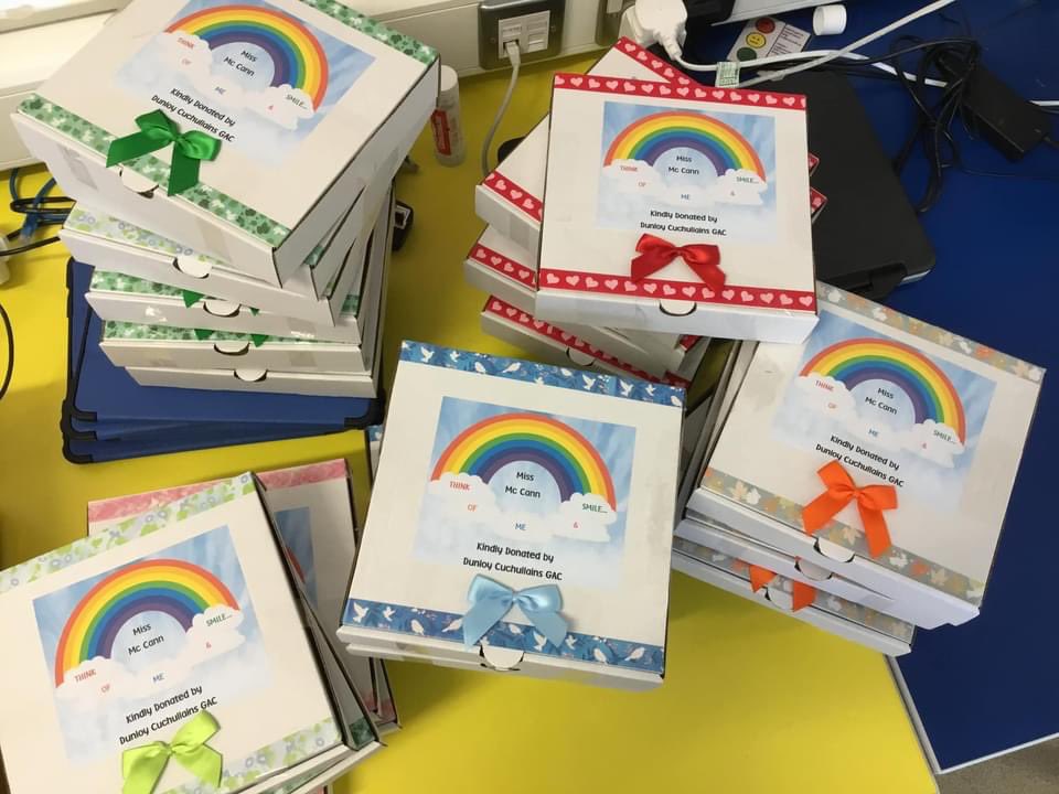itisconor's tweet photo. This P4-5 class, teacher Miss Carey and entire Primary School at Creggan has been through a tough month. 
Thanks to Miss McCann’s sisters Therese, Janette and @DunloyGAC who reached out to send love to them. Small gestures like this make a big difference. Look at those smiles 😀 https://t.co/CKzldTdhQr