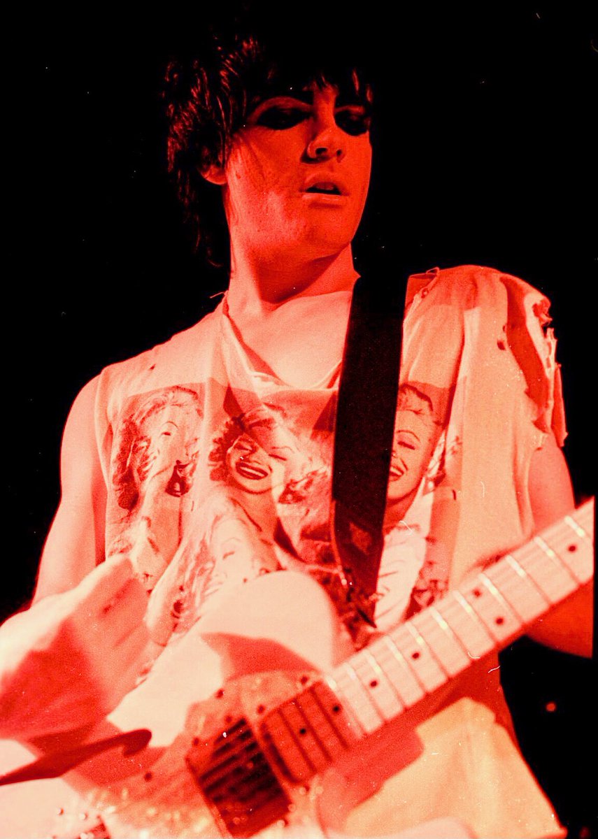 Some of my favourite (and also unpublished) pics that I took of Richey Edwards from Manic Street Preachers in 1991.

*Thanks to Caffy St Luce for the photo pass ❤️