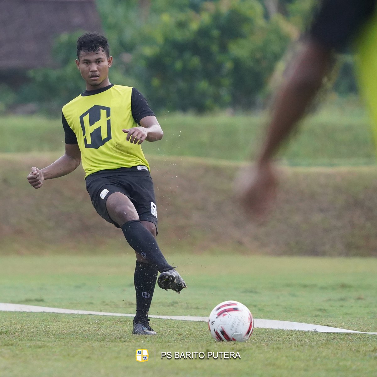 Alhamdulillah, Bagas Kaffa sudah mulai bergabung latihan dengan tim, setelah hampir 2 bulan harus menepi setelah mengalami cedera engkel dalam gelaran Piala Menpora beberapa waktu yang lalu. 

#sasahlakasi