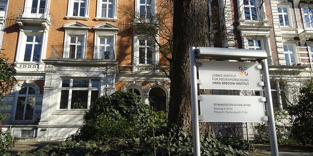 BredowInstitut's tweet photo. 📣Together with @unihh we have agreed on a joint appointment: Professorship (W3) in Empirical Communication Research with a Focus on Media Use and Societal Media Effects❗️Commencement of duties: as soon as possible, Application deadline: 22.07.2021 ➡️ https://t.co/pHfnRfHclF https://t.co/IefyQliP8U