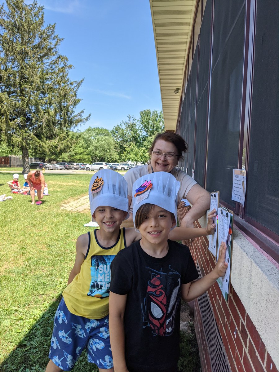 NDEPirates's tweet photo. Our little bakers learning about arrays on this beautiful Thursday!  #secondgrade #NDE #piratepride @wearetrschools https://t.co/Q3SdyNvkGA