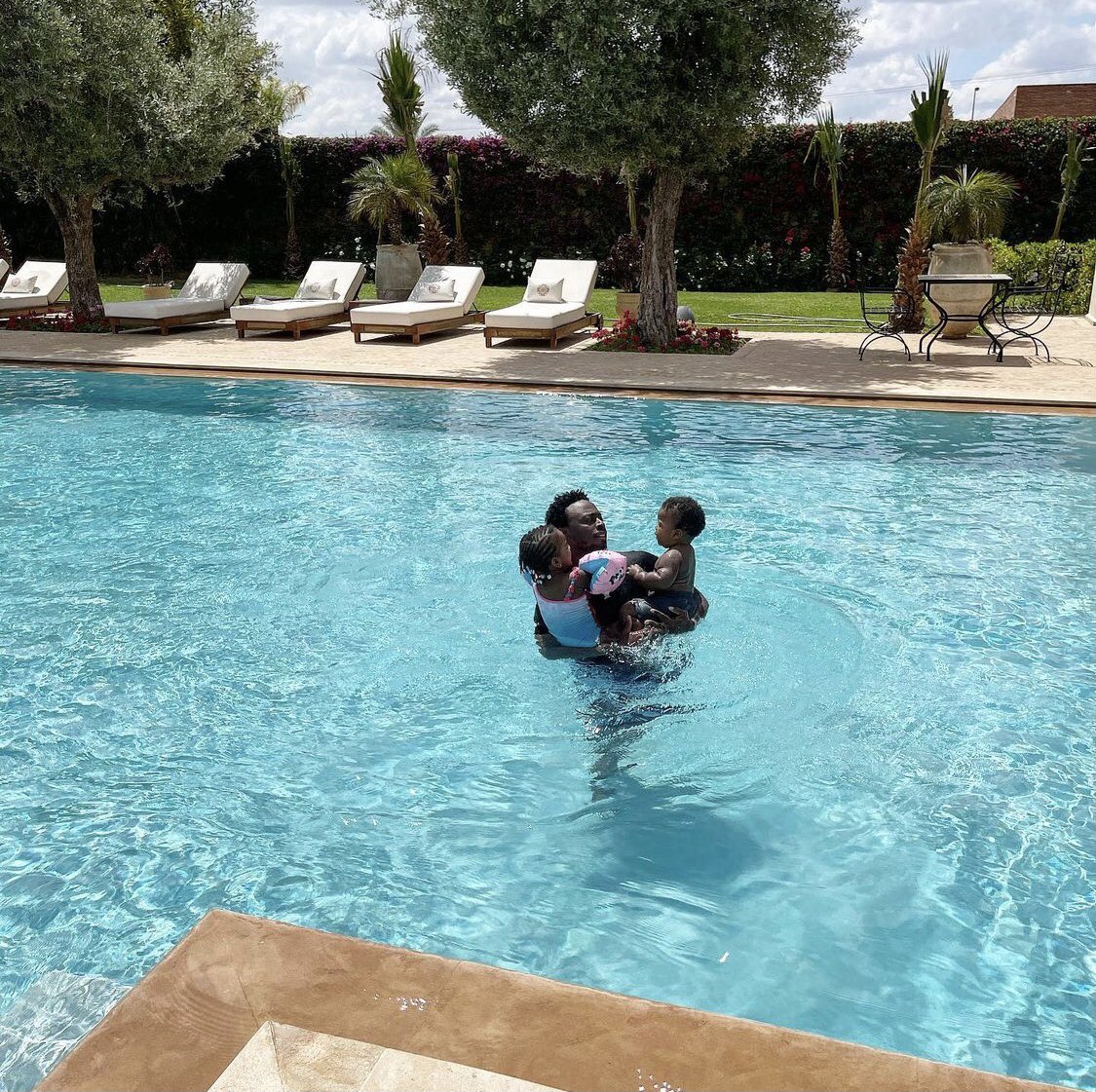 dadjuteam_'s tweet photo. 💦 #love #piscine #pool #kids #marrakech #dadju @Dadju https://t.co/3KEaZ3XZp0