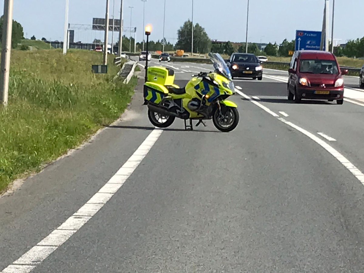 WIS_Jeroen's tweet photo. 📍N7 #Groningen | Vanmiddag ter plaatse geweest bij een pechgeval op de Ringweg. We stonden op een onoverzichtelijke locatie, met dank aan @Wis_Ron1 en @Teamverkeer_NN  die een voorwaarschuwing verzorgde, veilig kunnen werken op de locatie. #samenweken @RWS_NN @RWSverkeersinfo https://t.co/OevHBXfDYo