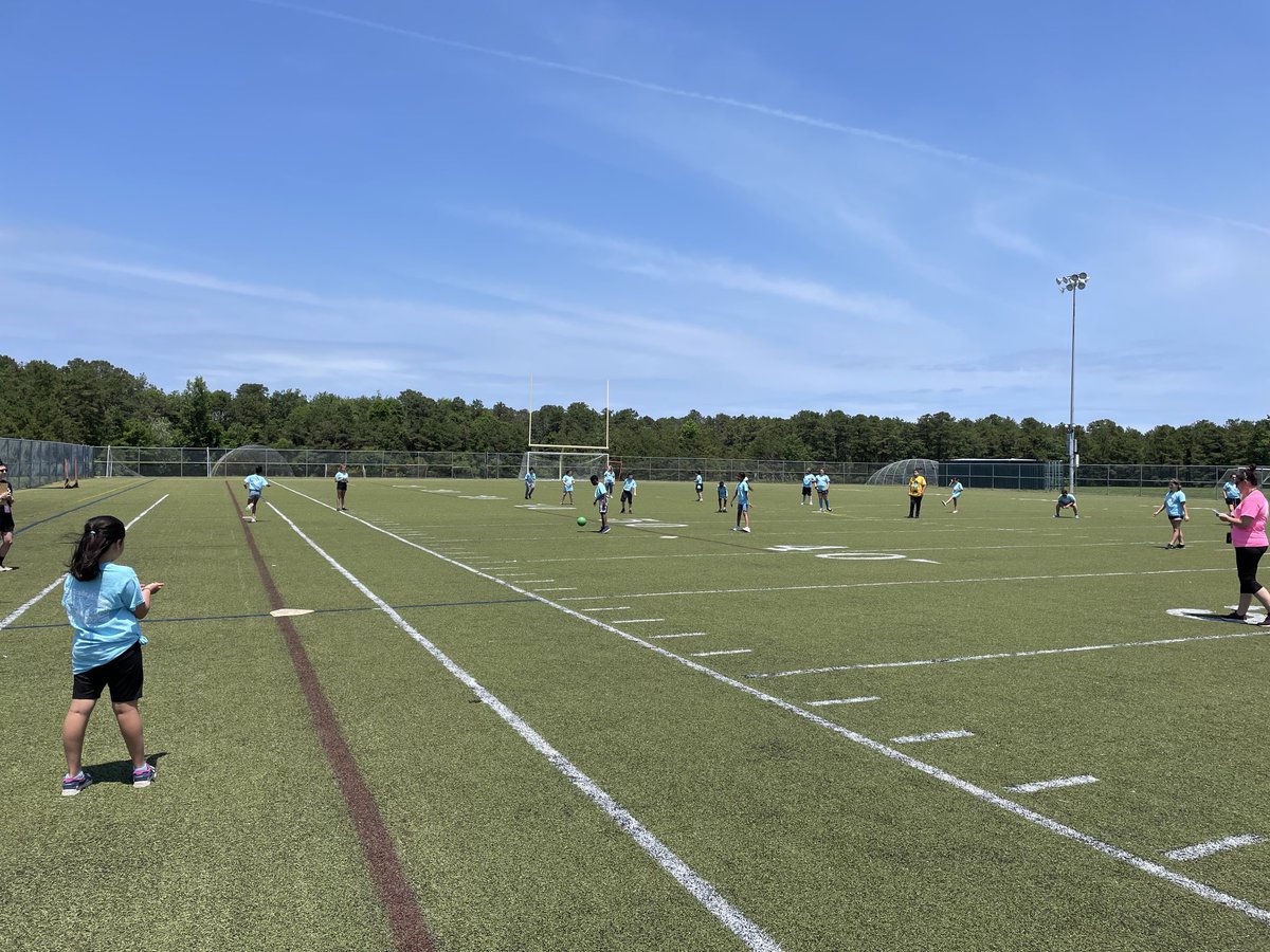 VMESMustangs's tweet image. Clear blue skies to start off our kickball double header this afternoon. The Annual VMES Fifth Grade Kickball Tournament is underway. Play ball Mustangs!