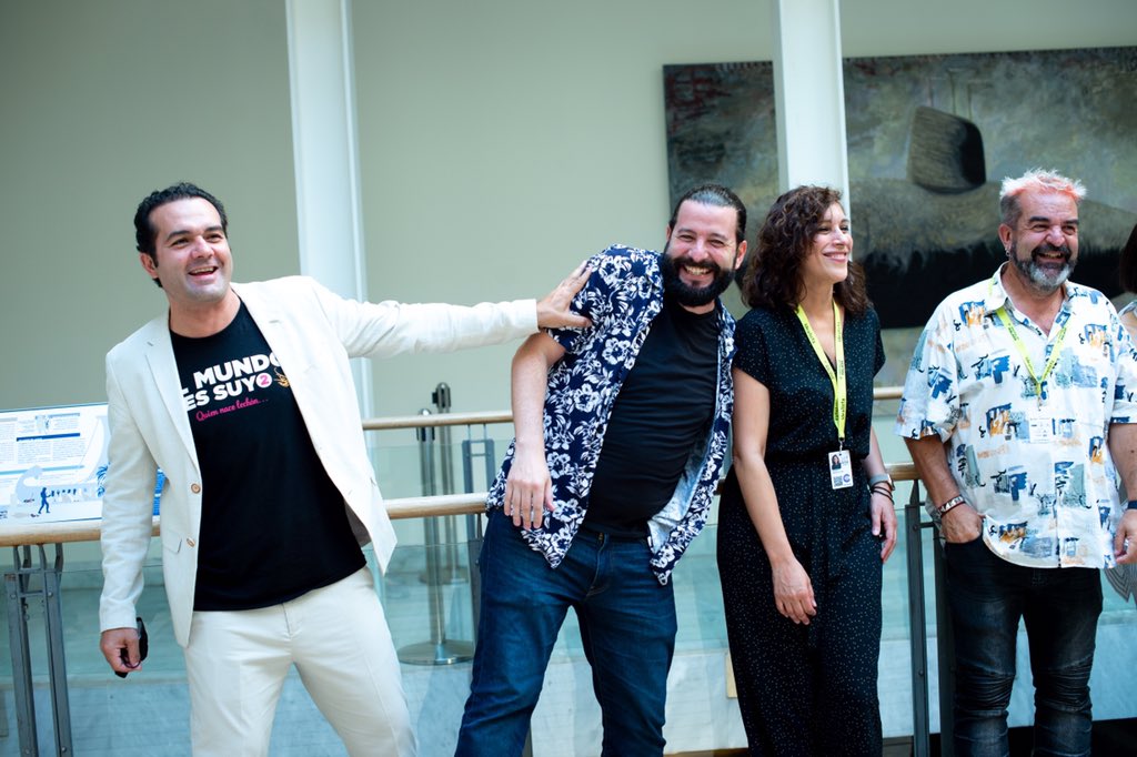 Agus_Enciende's tweet photo. Presentamos en exclusiva los primeros 8 minutos de #ElMundoEsSuyo2 en #NeoCine del @festivalmalaga Día intenso de encuentros especiales 💓 Siempre es un placer volver a #Málaga recuperando un poquito de aquella normalidad https://t.co/O3s1LIFqm7