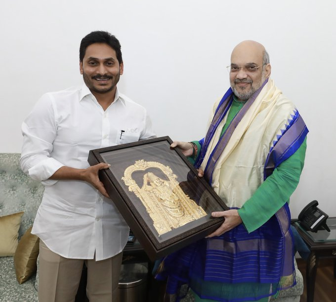 ANI's tweet photo. Delhi | Andhra Pradesh CM YS Jagan Mohan Reddy called on Union Home Minister Amit Shah today https://t.co/Qg4dzKTASX