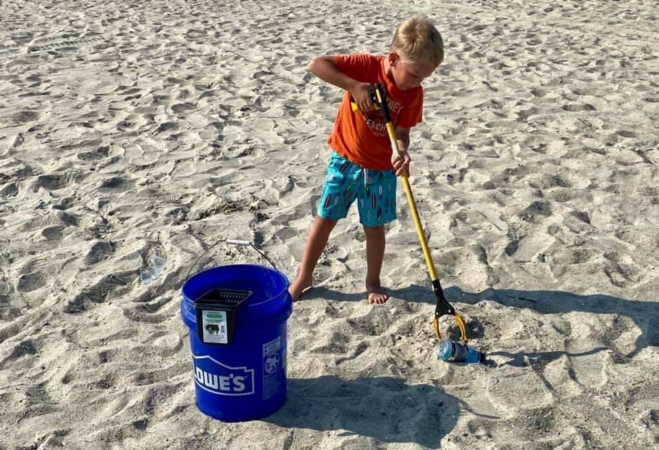 GeorgiaPower's tweet image. Georgia Power employees from the Savannah area helped at the 2021 Tybee Clean Beach Project and collected seven five-gallon buckets of trash from around the pier in less than two hours. 🏖🗑#WeHelpBecauseItsHome