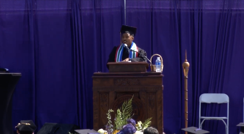 DavisUWC's tweet photo. We are so proud of @WaterfordUWCSA grad Lindo Zondo, who delivered a remarkable #commencement address as part of the @collegeofidaho ceremony last week. Follow the link to watch his address for yourselves.
https://t.co/KZSgyELTwh https://t.co/jnSqSw8ore