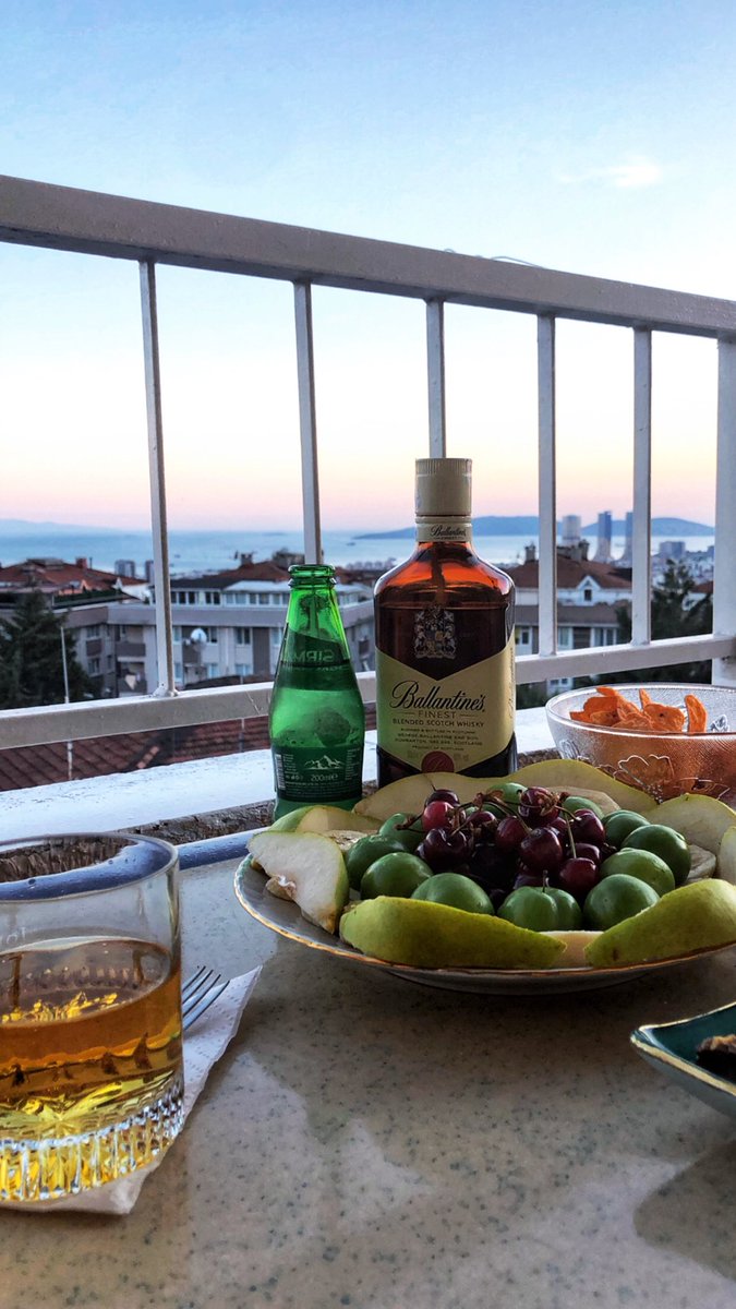 Kavuşmaya mı hasretiz..