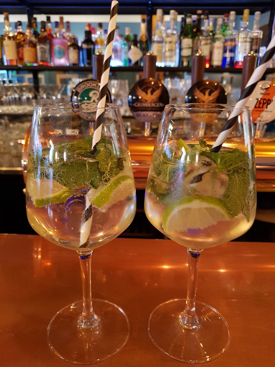 BluebirdCafeLsn's tweet photo. Nouvelle carte de #cocktails disponible tout les jours 😃🍹🍸 https://t.co/8MuA48ebqx