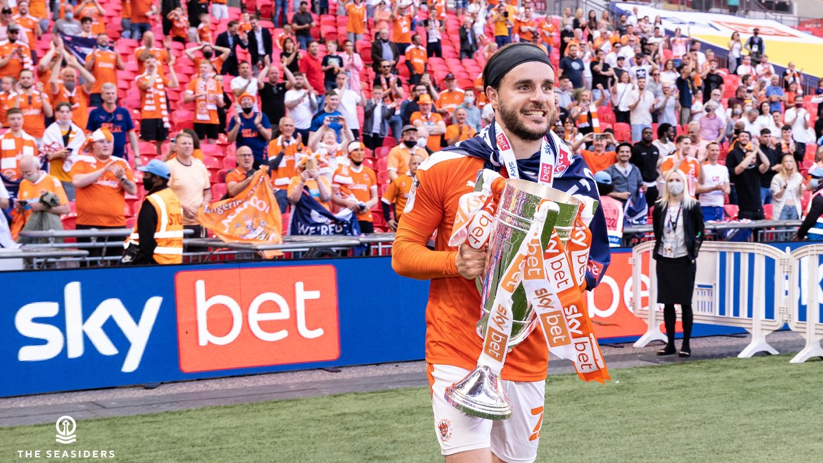 📝 Luke Garbutt has penned a new deal with the Club until the summer of 2023.

➡️ blackpoolfc.co.uk/news/2021/june…