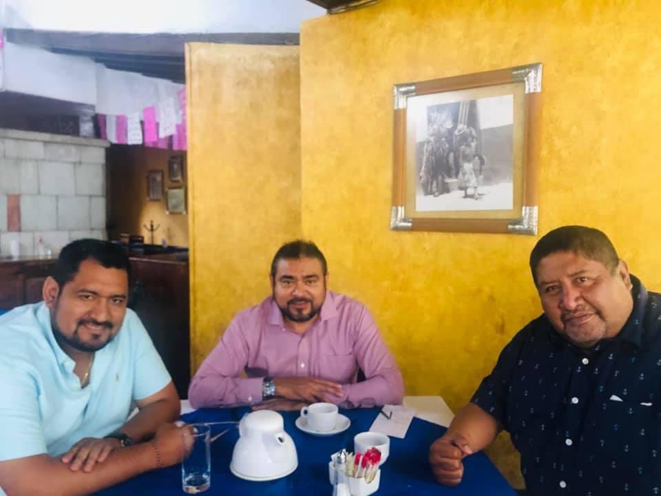BulmaroSV's tweet photo. Como siempre, haciendo equipo con el Jefe @_AvilesAlvarez .

Más comprometidos que nunca con mi Compa @FREDDYGILPINEDA https://t.co/IqxISC71KD