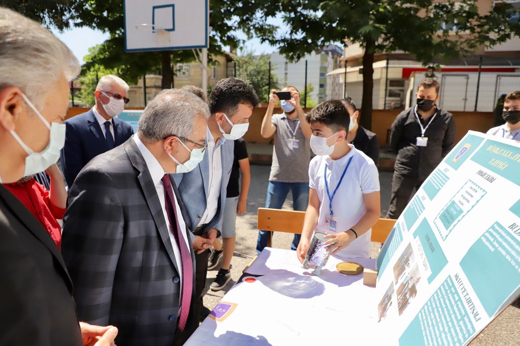 Carsamba_MKemal's tweet photo. @Carsamba_MKemal TUBİTAK 4006 Bilim Fuarını büyük bir etkinlikle gerçekleştirdik. Katılım sağlayan Kaymakamımız  Sayın Doç.Dr.Şükrü YILDIRIM'a Belediye Başkanımız @halitdoganbskn a İlçe Milli Eğitim Müdürümüz @MustafaOzdmr55 e teşekkürlerimizi sunuyoruz. @AdemZorlu18 @VedatSatir https://t.co/q9fI1AzY3d