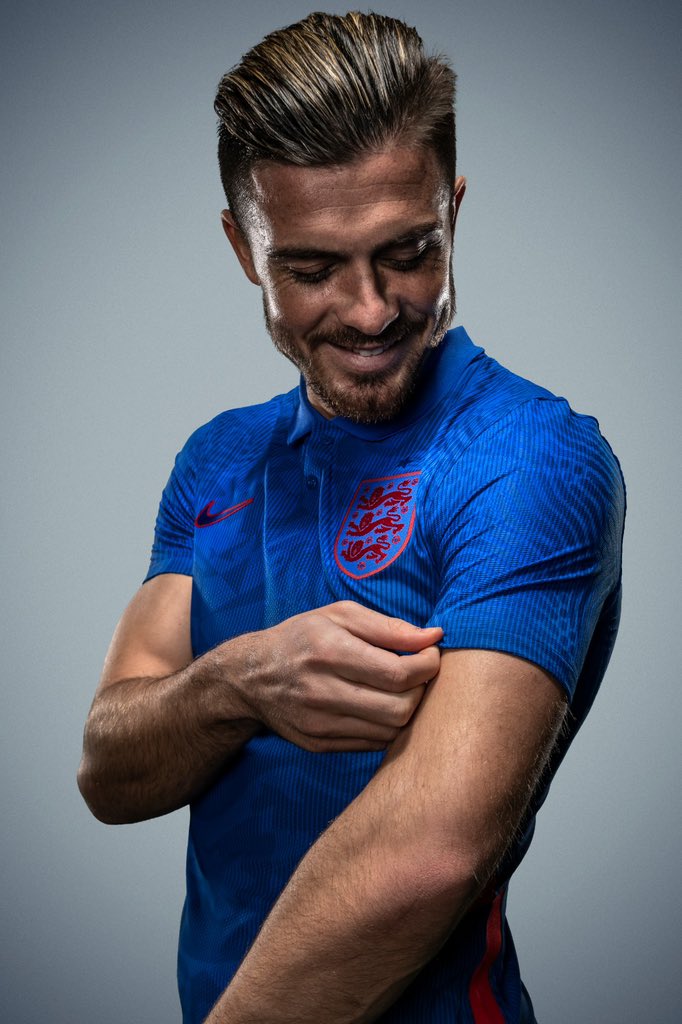 HolteTrust's tweet photo. 🎁👕COMPETITION TIME🎁👕

The MOMS Podcast is giving away an England shirt of the winner's choice.

Vapor or stadium fit? Womens? Kids? Grealish? Mings?

Check out range 👉 https://t.co/BH6b9pSyx9 

To enter:

Simply follow the pod @myoldmansaid &amp; RT

#ThreeLions #EURO2020 #AVFC https://t.co/UfEoFPPwLI