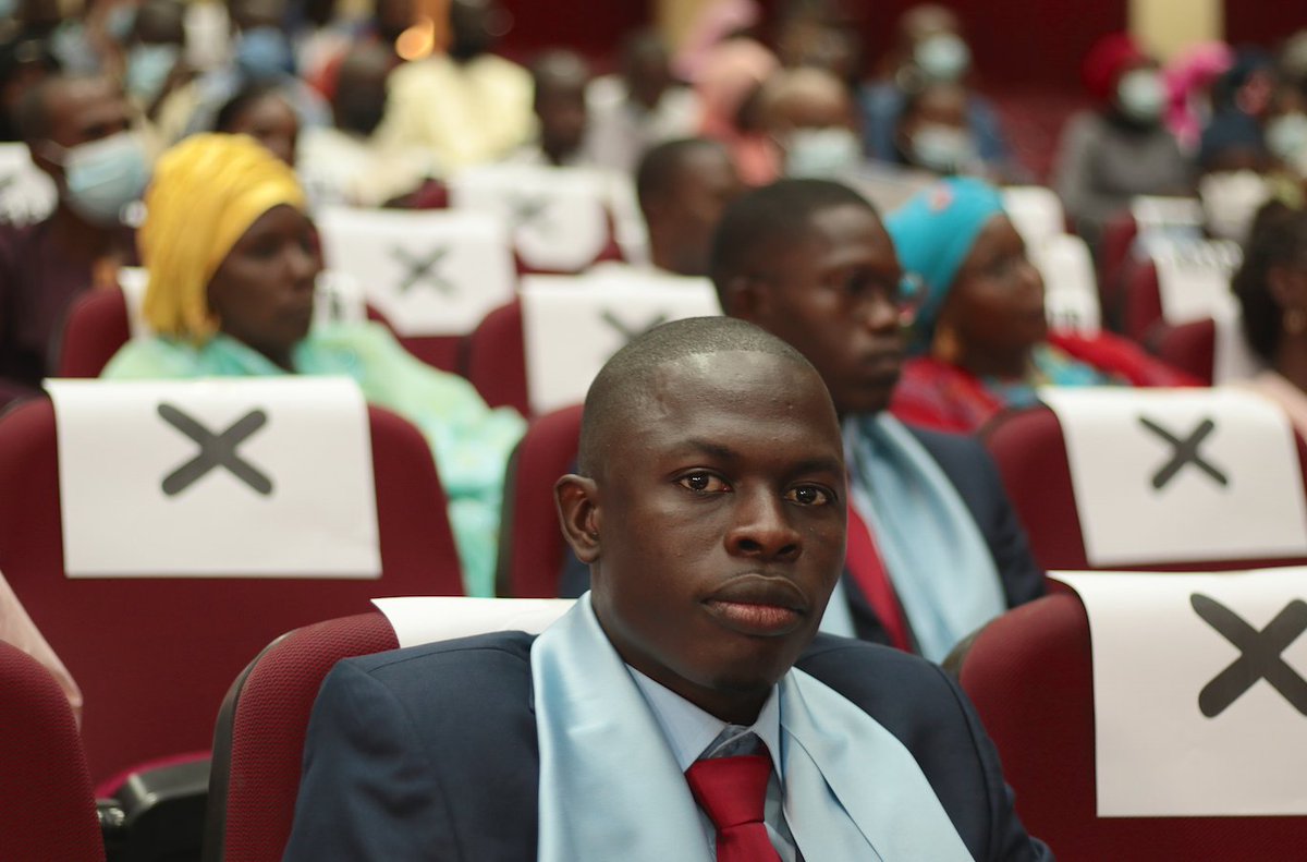 CESTIDAKAR's tweet photo. Les majors de la 48e promotion #cesti48 du CESTI
Par ordre d'apparition :
Télé : Magatte GAYE @MaxxGaye
Radio : Mamadou Oumar BA
Presse Écrite : Mohamed DIENE
#cesti48 #CestienDuJour #Graduation2021 #Senegal #Kebetu https://t.co/YBntlcfc9U