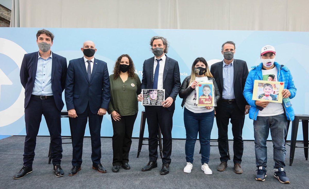 Este Día de la Seguridad Vial es para nosotros de reflexión, pero también de compromisos. 

Junto a <a href="/AlexisGuerrera/">Alexis Guerrera</a> anunciamos un mapa de 277 obras e inversiones, planificado de forma integral para fortalecer la presencia del Estado como nos indica permanentemente @SantiCafiero.