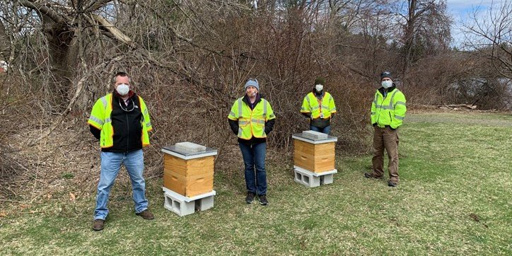 nationalgridus's tweet image. Here&apos;s the buzz on our journey to #NetZeroBy2050: When it comes to sustainability, our team found a sweet solution by installing two honeybee hives from @BestBees to pollinate behind our Northboro building! For more on our work towards a #GreenerGrid: ngrid.com/3pD3REI