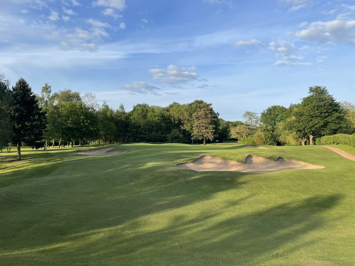 CleishamRT's tweet photo. Everything has been back brushed and cut to remove the half &amp; half colour and remove nap after the wet weather. #Prioritywork #biggerpicture #dontmissthegreens https://t.co/p6kCkFwf4Y
