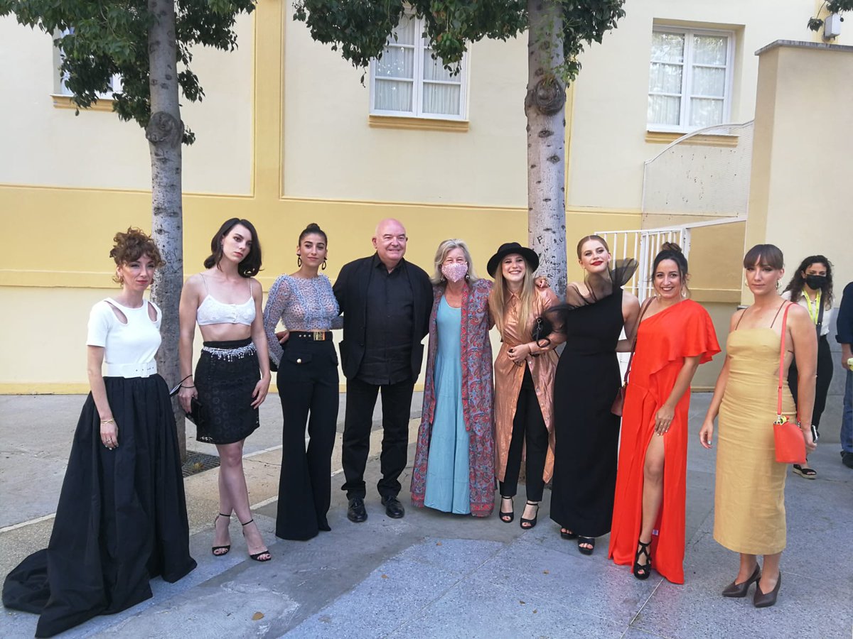 icec_cat's tweet photo. "Chavalas", òpera prima de
Carol Rodríguez produïda per #Promarfi i #Balment, s'estrena avui al @festivalmalaga. Amb @vickyluengo, @CarolinaYuste_O, @ElisabetCT i #ÀngelaCervantes. No hi podíem faltar!!
#Cinemacatalà #TalentCatalà
#SomImpuls #SomICEC @cultura_cat @FranciscoVE_ https://t.co/JUdUoCmcJg