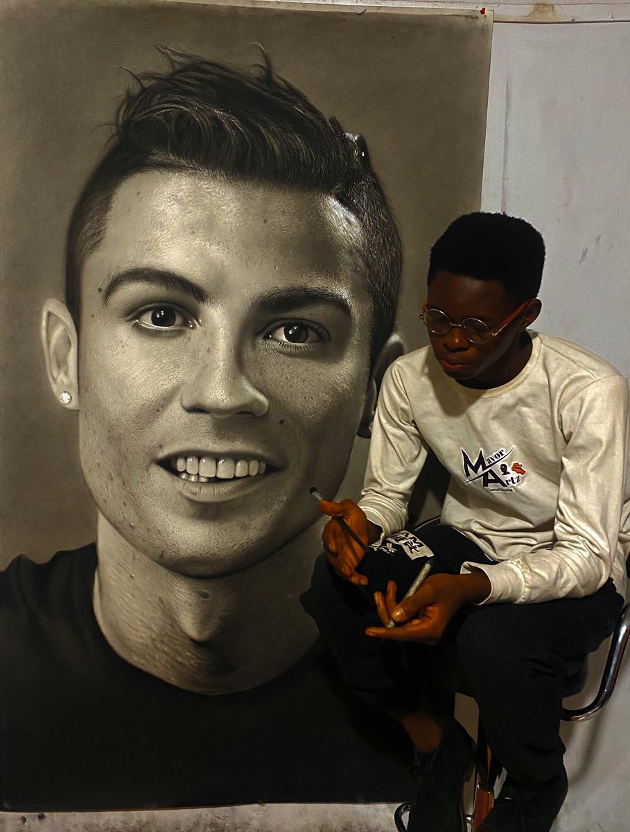 mayor_artz's tweet photo. Thank you for following the various stages of the artwork revealing the  portrait of the Portuguese professional footballer, Cristiano Ronaldo 
( @cristiano )
 This was drawn with charcoal pencils on paper under 75 hours which happens to be my largest piece. 

Kindly retweet 🙏🏽 https://t.co/e0V1X9ciXJ