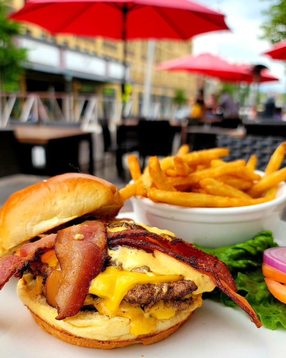 ThreeKingsPub's tweet photo. Nothing beats a delicious #ThreeKingsPub Smash Burger on the patio in the @ucityloop. #DelmarLoop #ucityloop https://t.co/DSzeIQLQva