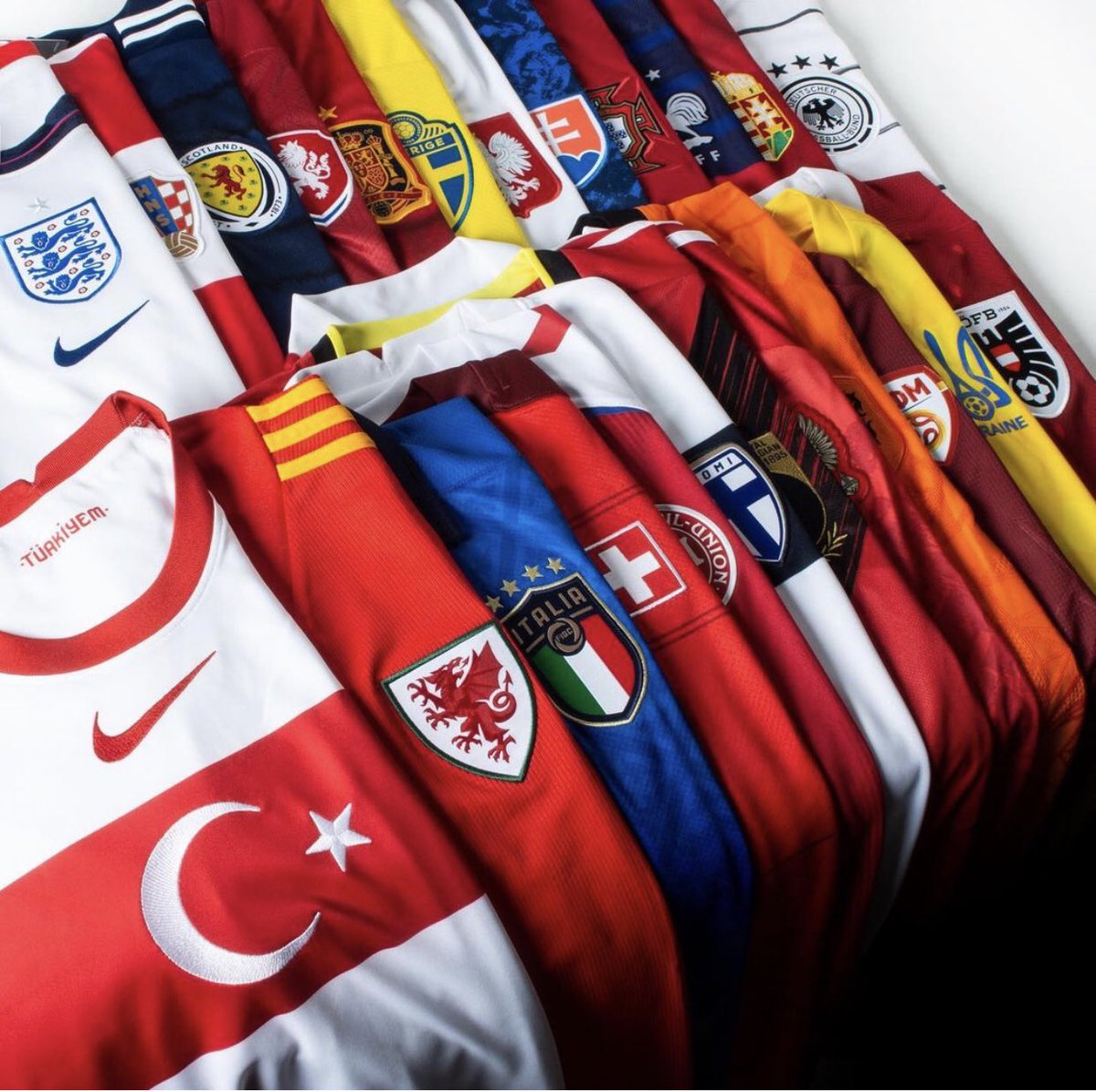 formakultur's tweet photo. 24 ülke, 23 arma, 1 bayrak. 🇹🇷

#EURO2020 #TUR https://t.co/B0BE6P1rsA