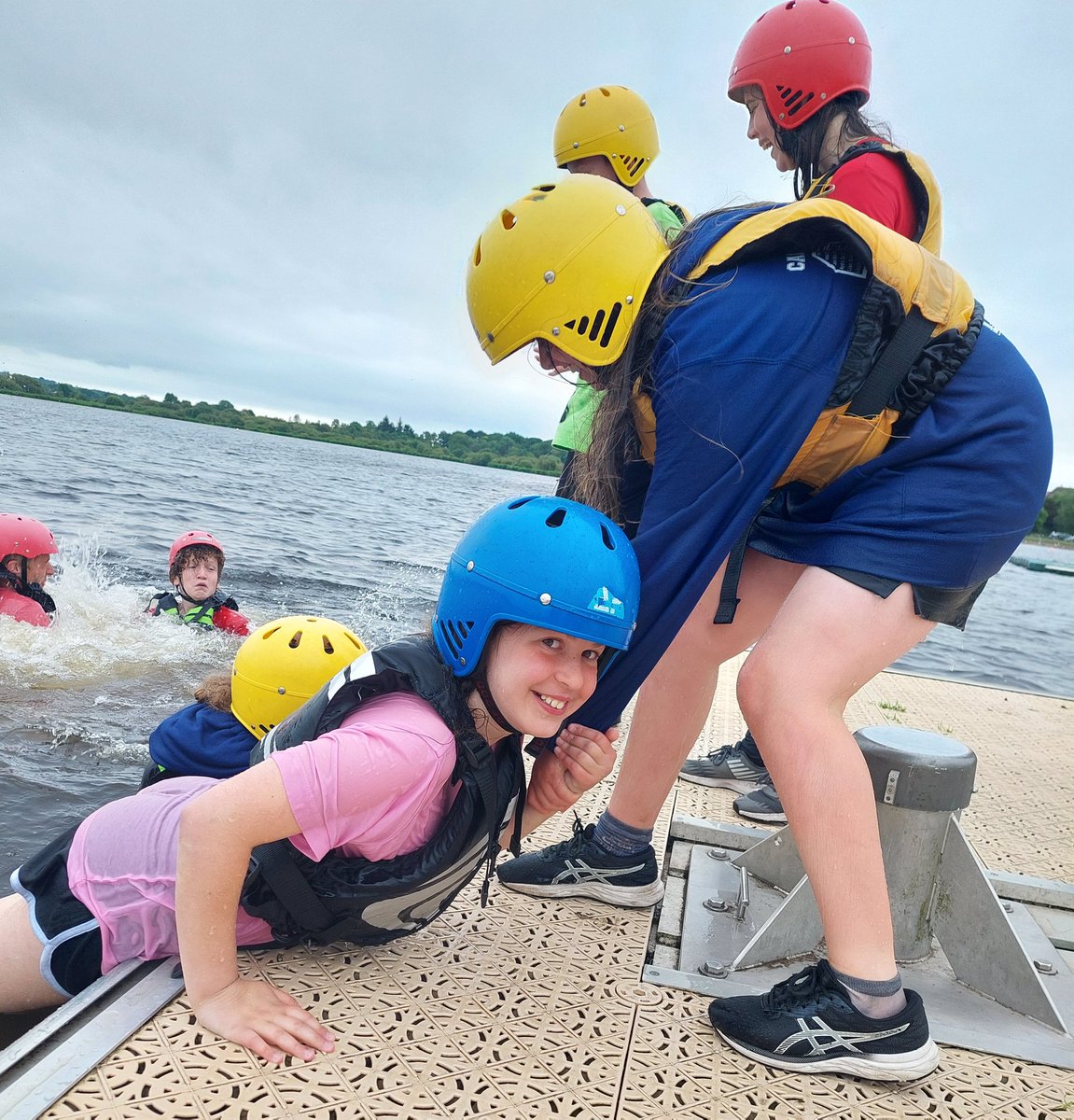 P7Calderwood's tweet photo. P7 had a fantastic day Kayaking at Castle Semple 🛶 We definitely didn't stay dry for long! #leavers2021 https://t.co/8dNMw366QD