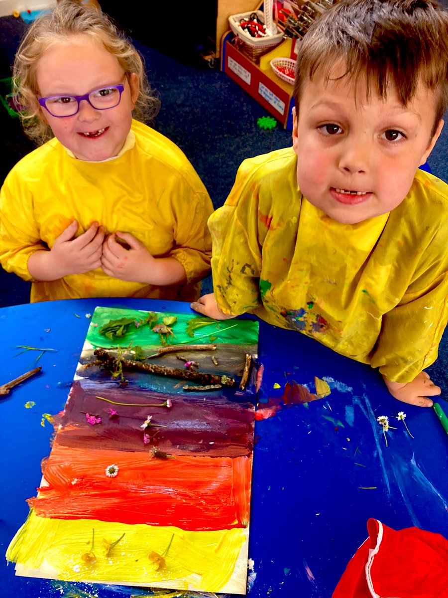 RyfMelyn21's tweet photo. We went on a colour hunt today. We used our senses to identify colours in nature. We then mixed paints to represent the colours of the flora that we found outdoors 🌼🌸☘️🪵 @rhosyfedwen #AmbitiousAlys #EnterprisingElin #RyfWellbeing #outdoorlearning #ExpressiveArts https://t.co/A0XHPh6N32