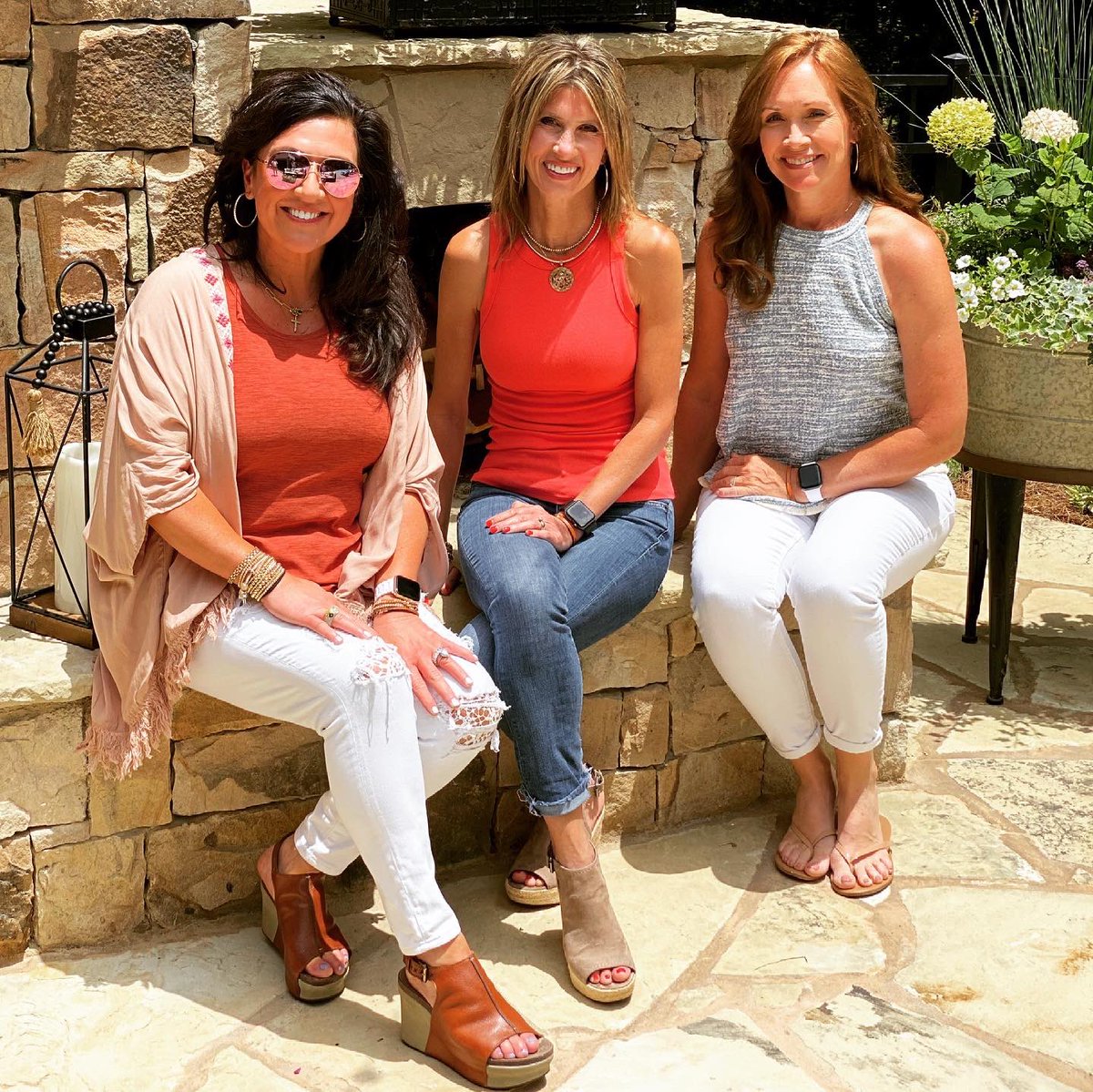 aawalters91's tweet photo. Calling all prayer Warriors, I’m asking all of you to please pray for one of my BFFs today! She is in New Orleans in surgery after being diagnosed with neuroendocrine cancer. Please pray for my girl Kelly! She is the best &a proud member of Dawg Nation!! ❤️🙏🏻 #prayforkelly #BFFs https://t.co/G35F9rM1me