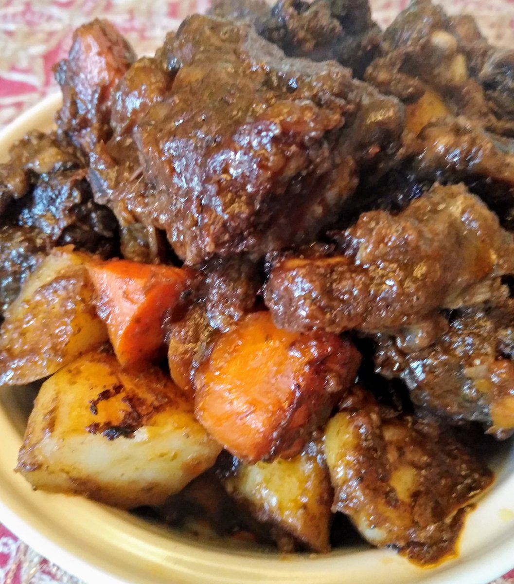 Intlcravingsllc's tweet photo. Slow cooked braised oxtail stew
#kfood #oxtailstew https://t.co/4WKNQtcoqr