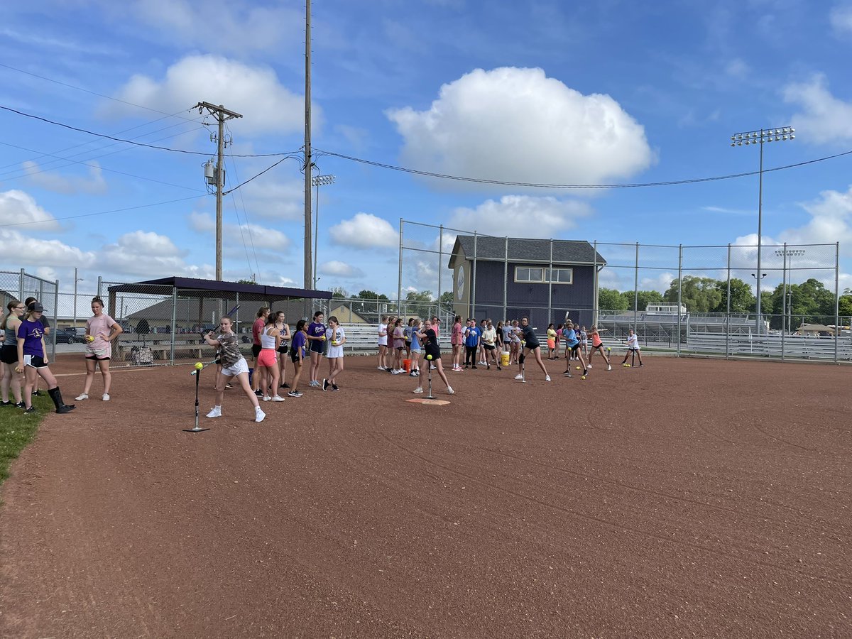 ChristyLReeves's tweet image. Our Team Challenge from Tuesday was SOFTBALL! Furthest hit, longest throw and fastest time from home to 1st! Team Cheer+Some walked away with two wins, Sharks &amp;amp; #OneSenior each w/one as well! Always fun watching our ladies step outside their comfort zone and cheer each other on!