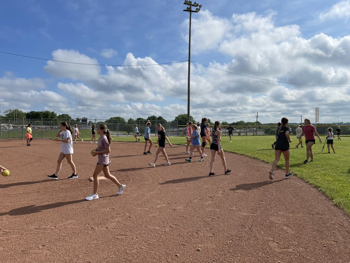 ChristyLReeves's tweet image. Our Team Challenge from Tuesday was SOFTBALL! Furthest hit, longest throw and fastest time from home to 1st! Team Cheer+Some walked away with two wins, Sharks &amp;amp; #OneSenior each w/one as well! Always fun watching our ladies step outside their comfort zone and cheer each other on!