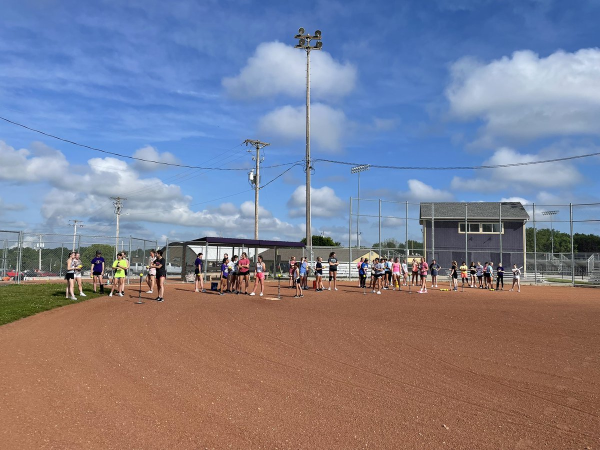 ChristyLReeves's tweet image. Our Team Challenge from Tuesday was SOFTBALL! Furthest hit, longest throw and fastest time from home to 1st! Team Cheer+Some walked away with two wins, Sharks &amp;amp; #OneSenior each w/one as well! Always fun watching our ladies step outside their comfort zone and cheer each other on!