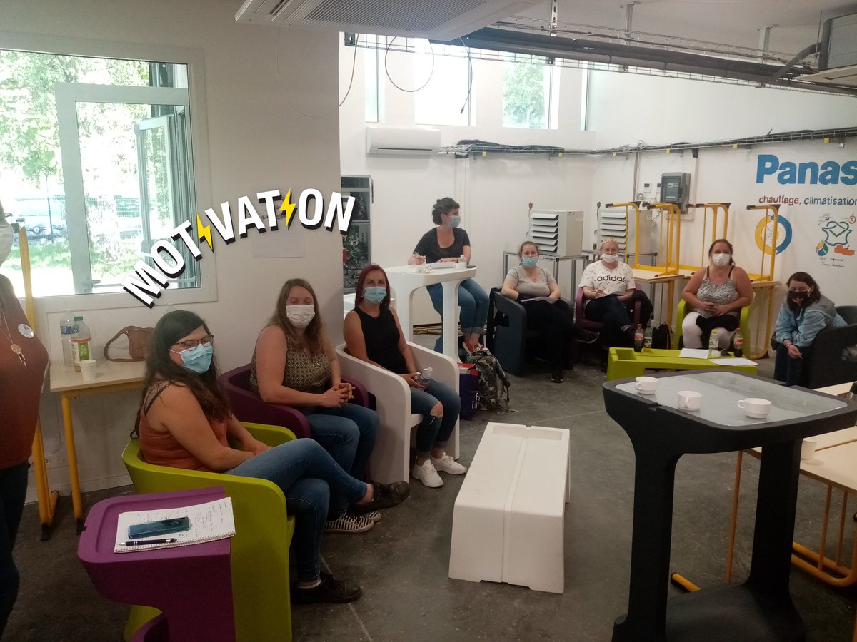 Aujourd'hui, 4 #femmes travaillant dans le #batiment sont venues parler de leur parcours et de leur #métier au lycée Hennebique. Leur enthousiasme et leur fierté d'appartenance faisaient plaisir à voir.
#AvecPoleEmploi <a href="/GretaNpdc/">GRETA du Nord Pas-de-Calais</a> <a href="/PLIEBETHUNE/">PLIE Béthune</a>