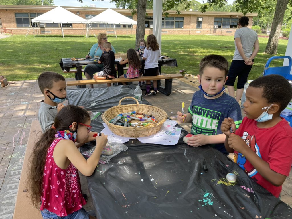 Fiorini_Fb's tweet photo. Today we painted rocks for Forest Brook’s rock garden! @HPS_Eagles https://t.co/swW4TDSw6g