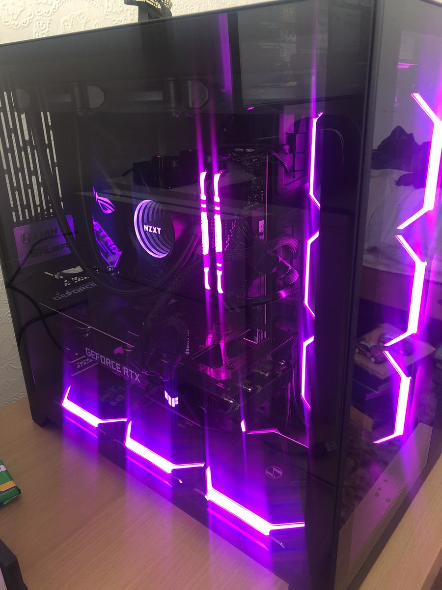 FourKRay's tweet photo. Not bad for my first build. Thanks to @Brparadox for the inspiration! https://t.co/ZcJ7Nqja5X