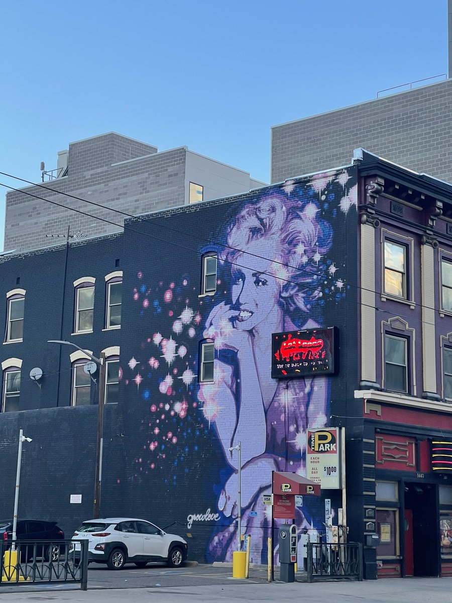 madmoves22's tweet photo. Denver has a lot of pritti gurlz 🦋🌸🌳 https://t.co/pbIZzkWb70