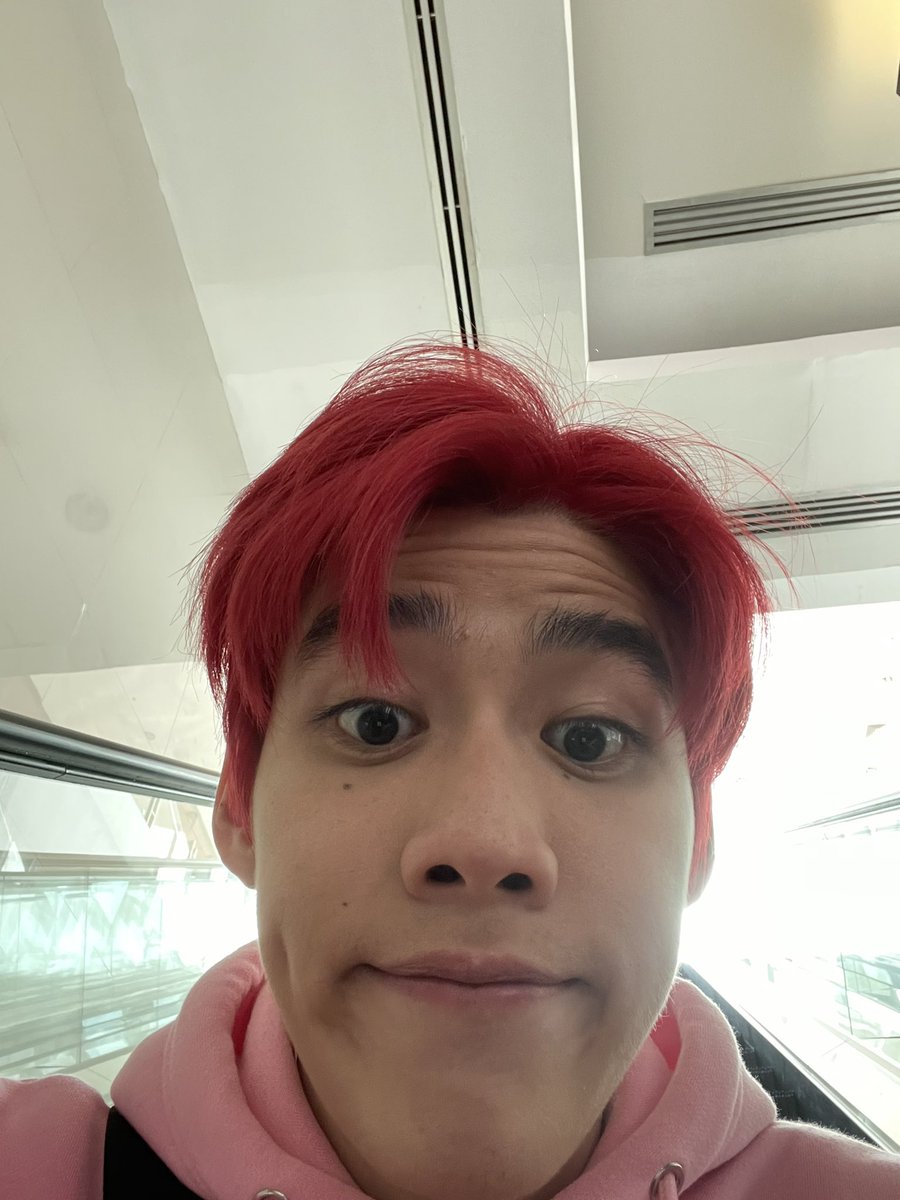 ppeatrs's tweet photo. โอเค ไล่รูปในมือถือหารูปตอนไปออกกอง แล้วเพิ่งเห็นรูปนี้!! ตอนไหนก่อน!!! https://t.co/MuyE6qRBa1