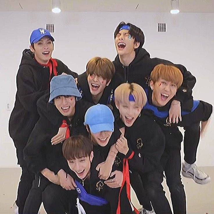 Seoriloveyou's tweet photo. por si no lo conocen, se los presento... él es Hwang Hyunjin, es uno de los 8 integrantes del grupo stray kids, no hemos sabido nada de él en 110 días y lo único que pedimos es información... ♡ 
WE NEED A RESPONSE
STRAY KIDS ARE 8 
#WhereIsHyunjin 
#JypExplain 
@jypnation https://t.co/qmQOF63G8N
