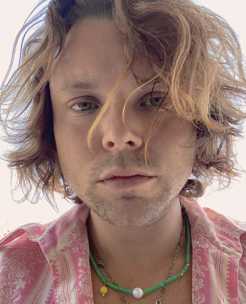 5SOSDigest's tweet photo. “deep breaths” - Ashton on his latest IG post! @Ashton5SOS https://t.co/snjc9Rq3mY