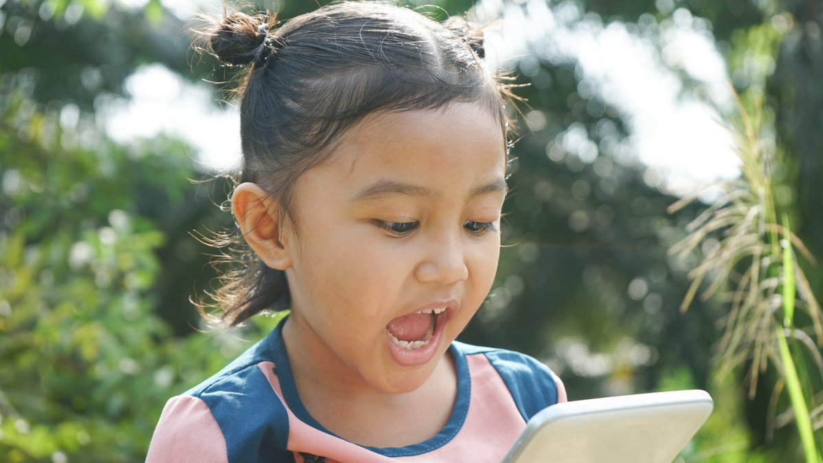 soapboxlabs's tweet photo. On Accents and Dialects: “The models built into our voice engine are sophisticated enough to capture differences in kids’ accents and speaking styles, and will work for kids wherever they’re from.” @Amelia_Kelly our VP of Speech Tech. Read more: https://t.co/6edHoTxpWZ https://t.co/plfppQgGDt