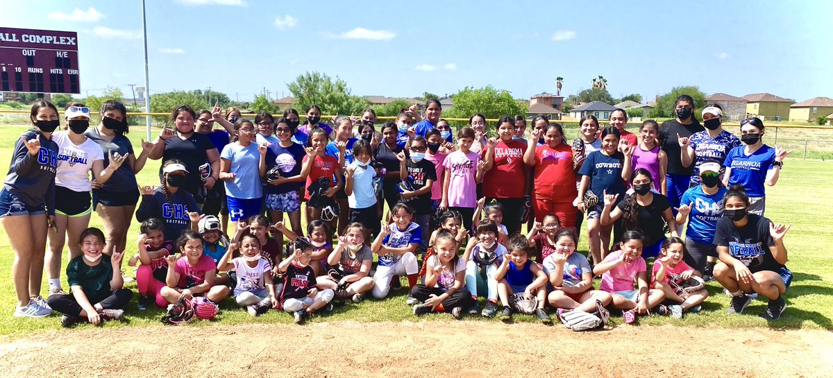 CHSToroSoftball's tweet photo. Thank you to all the 50 wonderful ladies who came out to Day 1 of our Lady Toro Softball Kiddie Camp. @CigarroaHSlisd @CigarroaMSLISD @LISD_Athletics #backtothegrind #LaredoSoftballStrong https://t.co/qB4UJ1iI9l