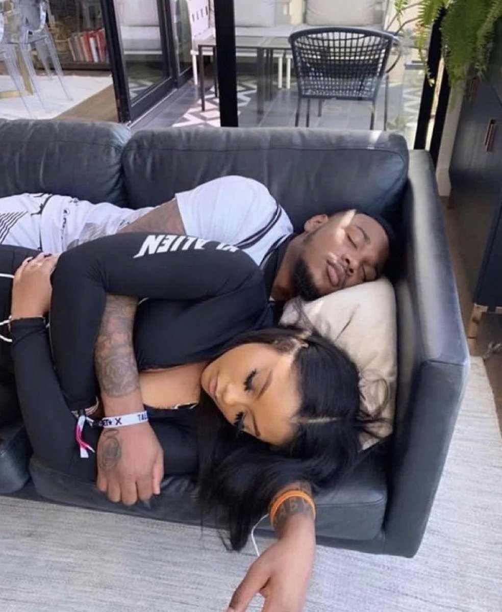 blacktwiterthrd's tweet photo. “Can’t step out today bro I’m busy” https://t.co/iAbN92Ktj2