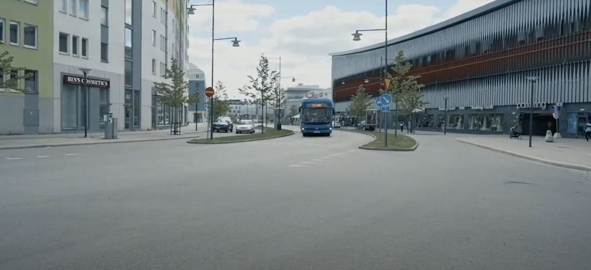 Busstrafiken i Barkabystaden visades upp på dagens #transportveckan2021 Med avstamp i BRT - bus rapid transit - har Barkabystaden fått ett för Sverige unikt kollektivtrafiksystem <a href="/NobinaSverige/">Nobina Sverige</a> <a href="/Transportft/">Transportföretagen</a> #buss #kollektivtrafik youtube.com/watch?v=z34ygK…