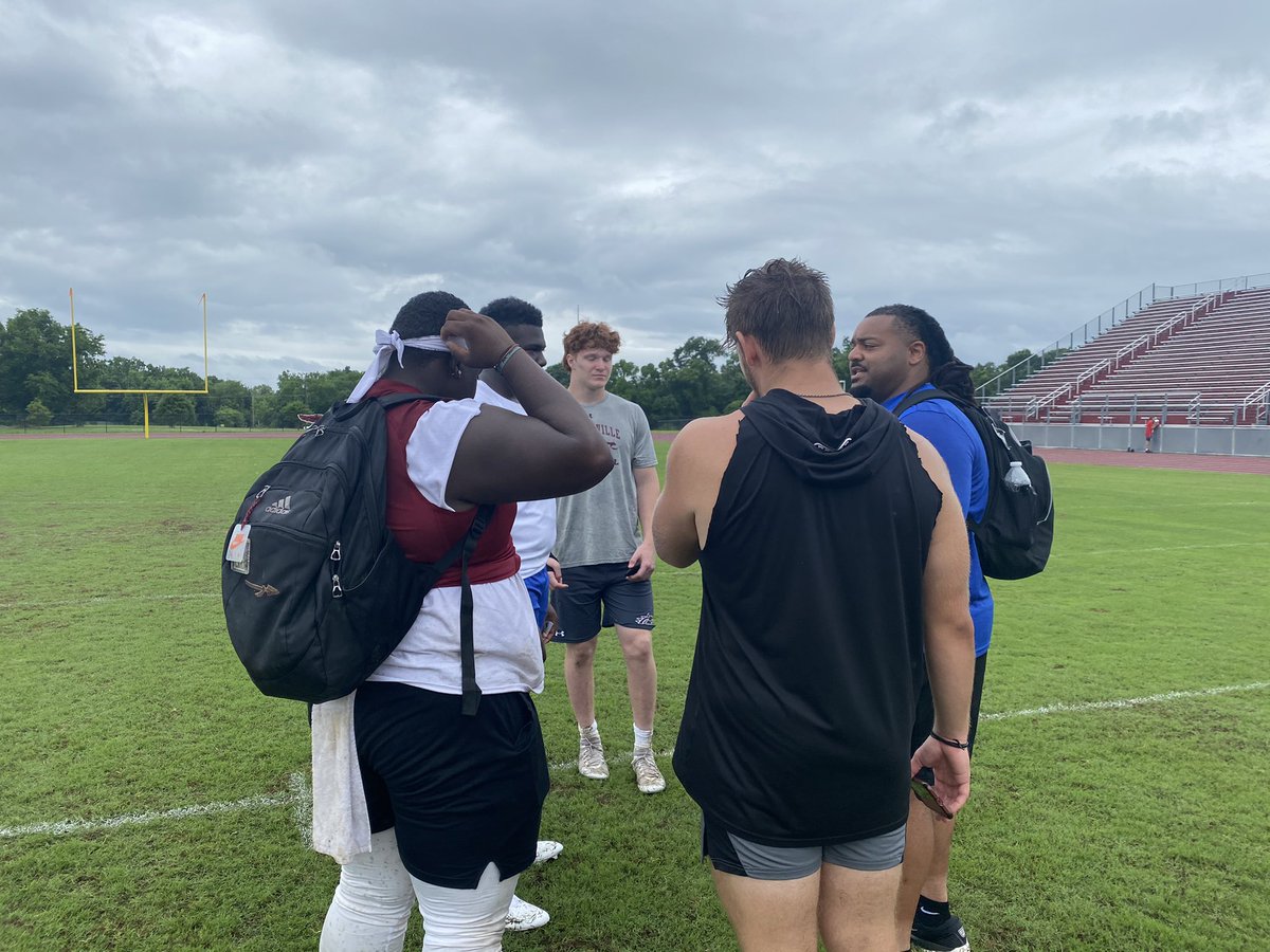 Hunter Heinrich (@hunterh2023) on Twitter photo Thankful I got to go to the junior day camp in Nashville yesterday . I met a lot of great coaches. <a href="/CraigYeast/">Craig Yeast</a> <a href="/CoachMikeHarris/">Coach Harris</a> <a href="/Coach_Jay53/">Justin Robinson</a> <a href="/MrCoachCraney/">Nick Craney</a> <a href="/RollinsTerrell/">Terrell Rollins</a> <a href="/tntop100/">www.tntop100.com</a> <a href="/CSmithScout/">Chris Smith</a> <a href="/TNGridironScout/">TN Gridiron Scouting (#TNGS) Carlos Younger👌🏾</a> <a href="/NatlPlaymkrsAca/">NatlPlaymkersAcademy</a> <a href="/sportsthread/">sportsthread</a> Thankful I got to go to the junior day camp in Nashville yesterday . I met a lot of great coaches. <a href="/CraigYeast/">Craig Yeast</a> <a href="/CoachMikeHarris/">Coach Harris</a> <a href="/Coach_Jay53/">Justin Robinson</a> <a href="/MrCoachCraney/">Nick Craney</a> <a href="/RollinsTerrell/">Terrell Rollins</a> <a href="/tntop100/">www.tntop100.com</a> <a href="/CSmithScout/">Chris Smith</a> <a href="/TNGridironScout/">TN Gridiron Scouting (#TNGS) Carlos Younger👌🏾</a> <a href="/NatlPlaymkrsAca/">NatlPlaymkersAcademy</a> <a href="/sportsthread/">sportsthread</a>