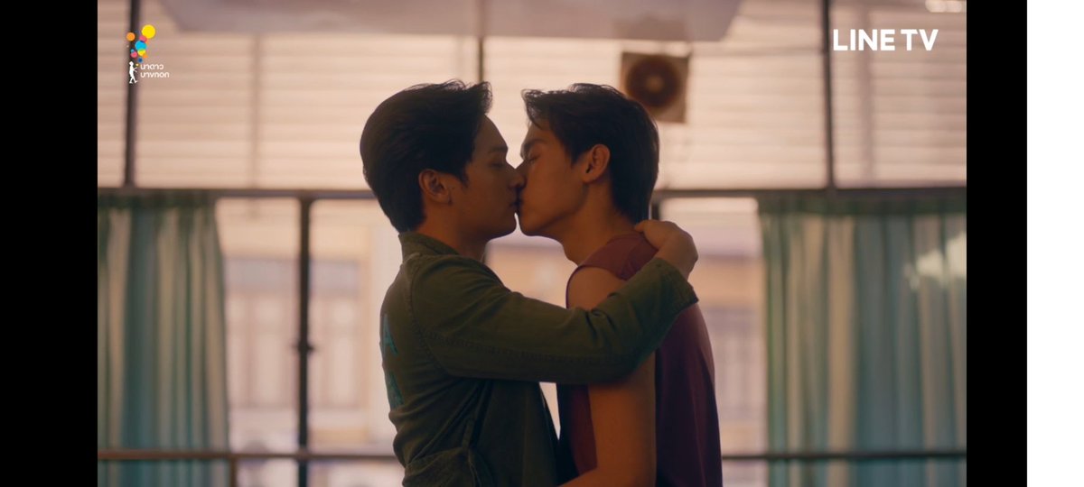 thaothaohoony's tweet photo. How much painful when you see your lover betray you, when you see him kiss another person not you passionately. And when he back home, he also flirt you by this mouth. Ohaew love Teh so much and i will angry if in ep4 OA forgive Teh for everything Teh did with OA!!!!
#แปลรัก2EP3 https://t.co/2wmlLwqmbl