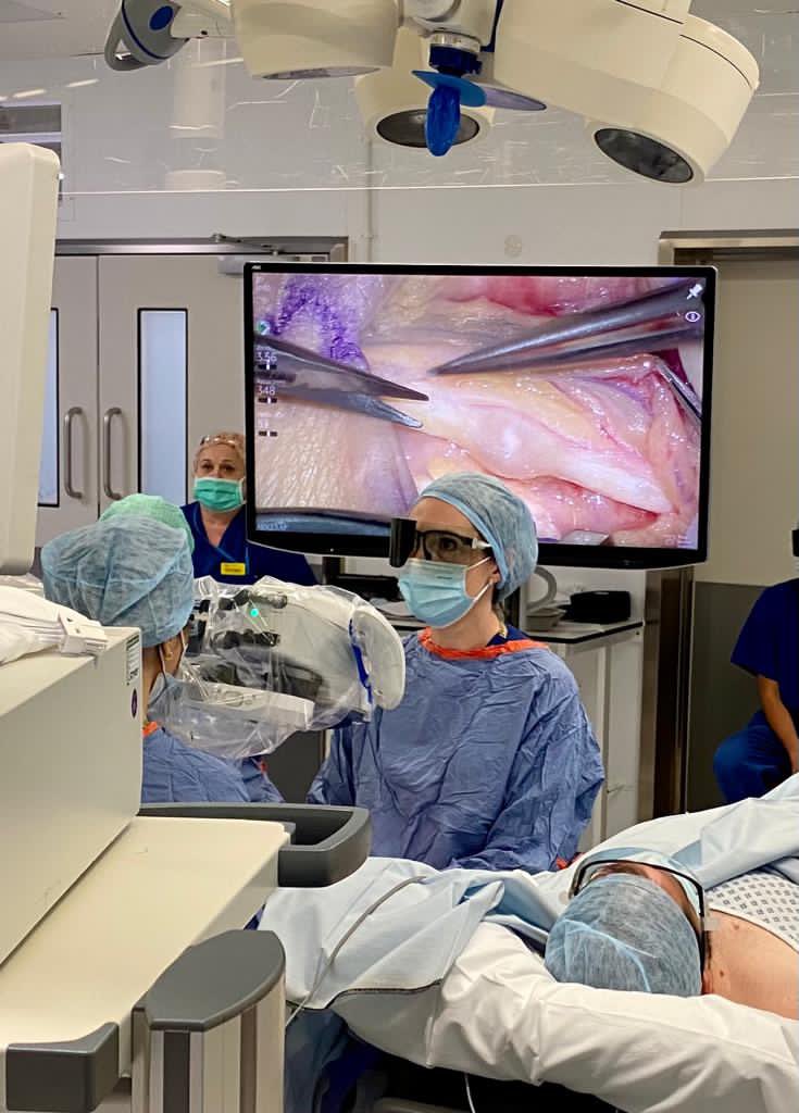 Our hand surgeons using the Aesculap Aeos 3D microscope for peripheral nerve surgery under WALANT - patient involvement key to our practice , with wide awake surgery patient also able to see the procedure at their request #handsurgery #innovation #3dmicro @BBraunUK