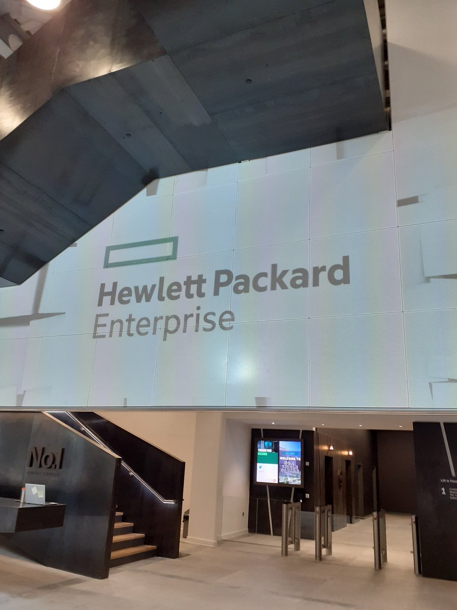 When your new home flies your flag......!!  Thanks @circlesquaremcr    #manchesterproud <a href="/HPE_UKI/">HPE UK and Ireland</a>