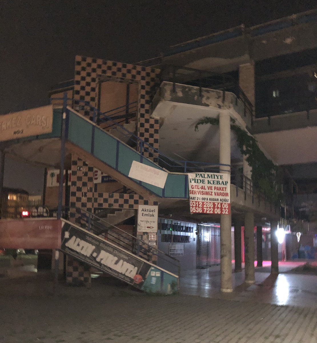 özlemeyecektim seni.. önünden geçerken elli tane sebep saydım ama saydıkça anladım ne kadar özlediğimi...